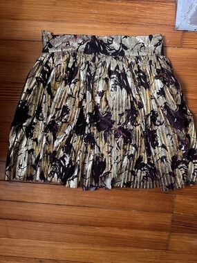 Metallic Gold & Black Abstract Pleated Skirt